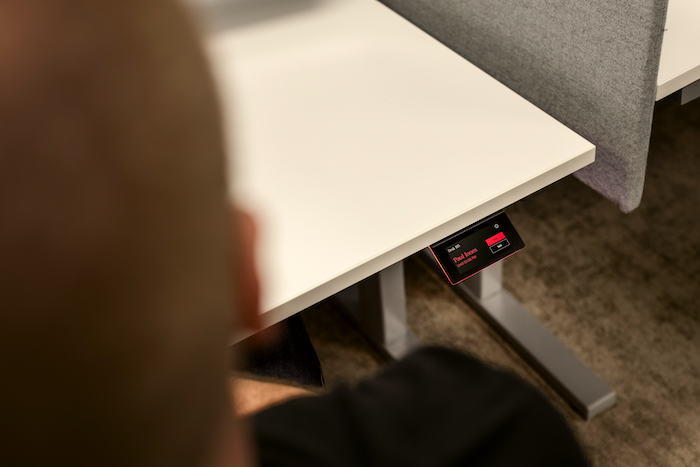 Hybrid Work_Booking Device_Desk_1373 1