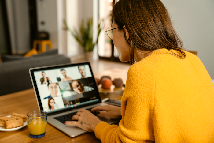 Why Hybrid Work Struggles — And How Smart Workplaces Help