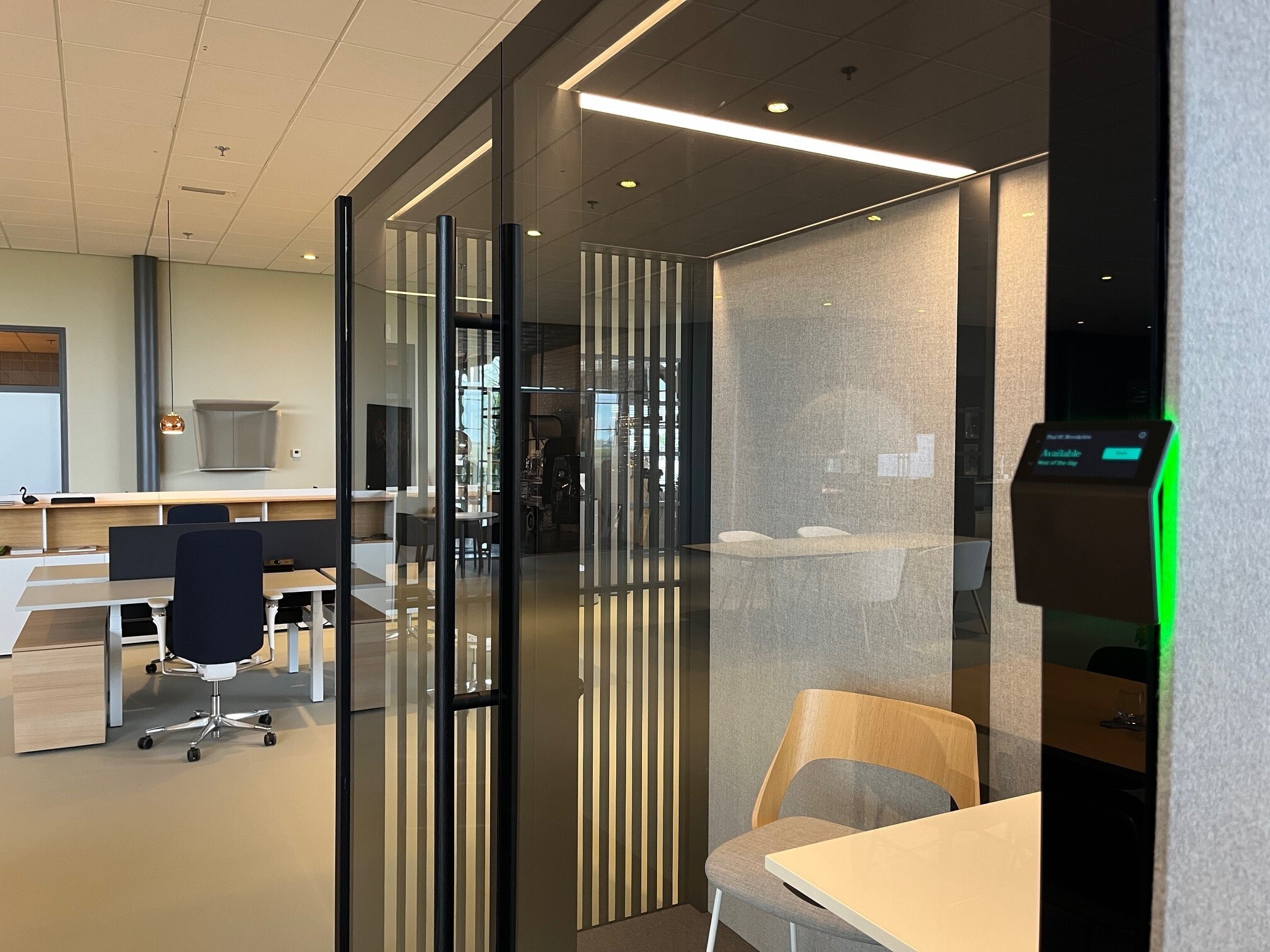 Flexibility at Its Finest: The Humly Booking Device