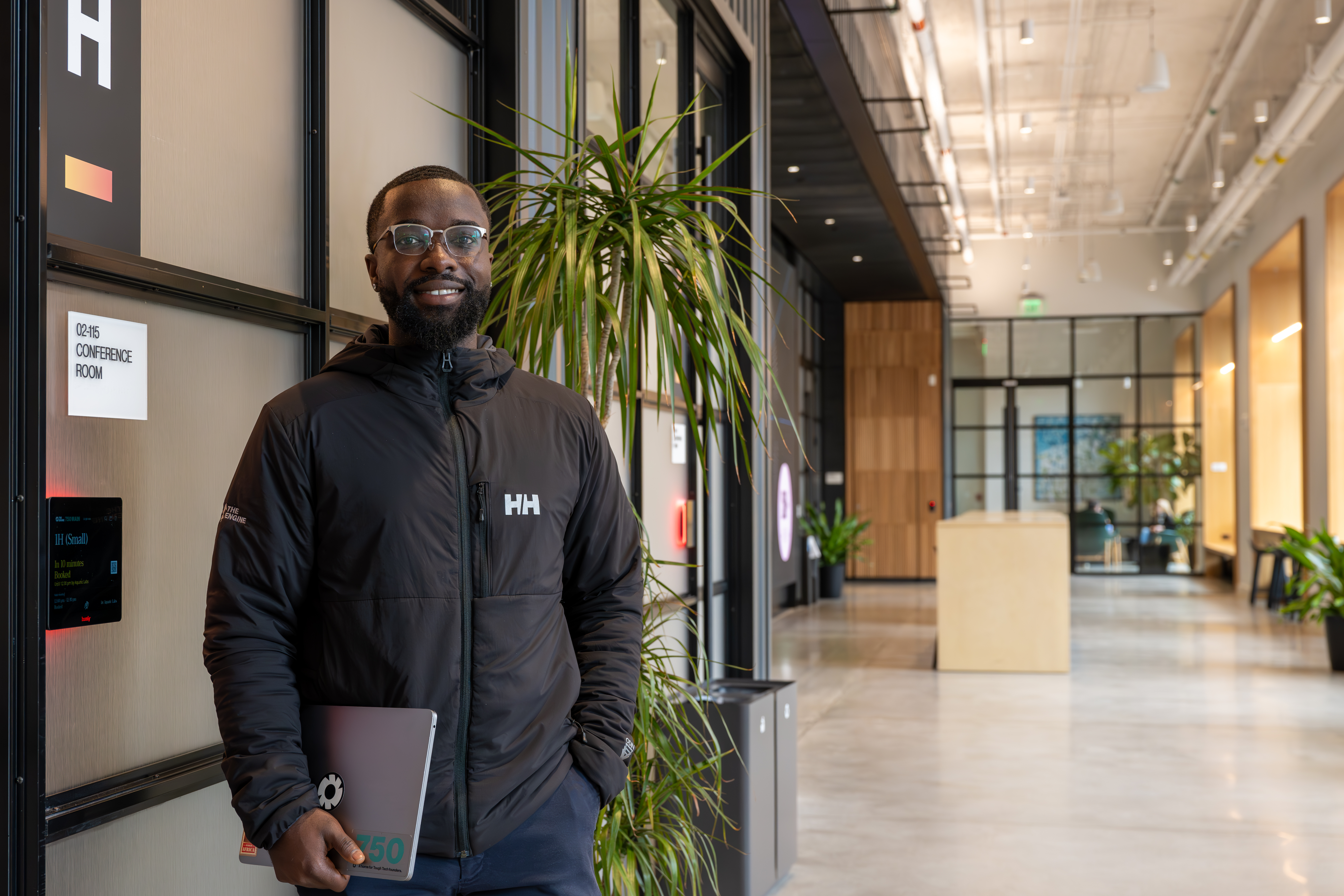 <span id="hs_cos_wrapper_name" class="hs_cos_wrapper hs_cos_wrapper_meta_field hs_cos_wrapper_type_text" style="" data-hs-cos-general-type="meta_field" data-hs-cos-type="text" >Humly växlar upp sin strategi för lokalbokning för företag i Boston</span>